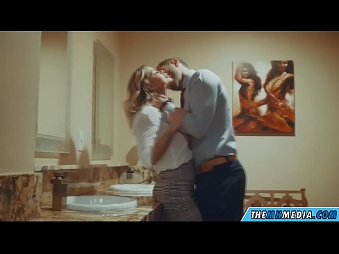 ❤️ وقتی یک بلوند بی تنه شما را در یک دستشویی عمومی اغوا می کند ️❌ پورنو در fa.villagesexvideos.ru ﹏
